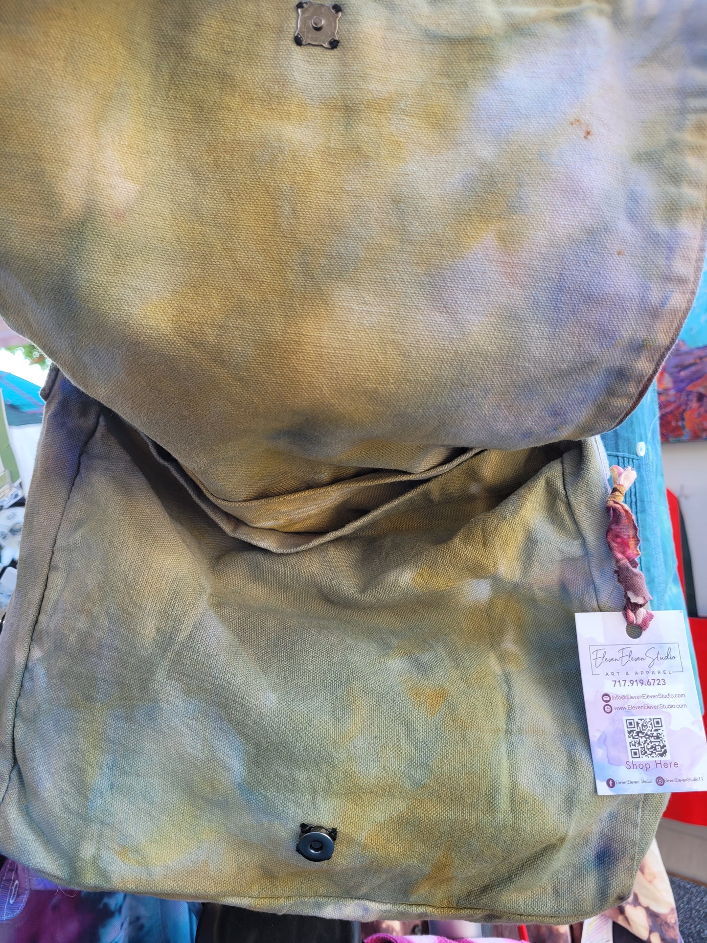 Medium Messenger Cross-body Bag